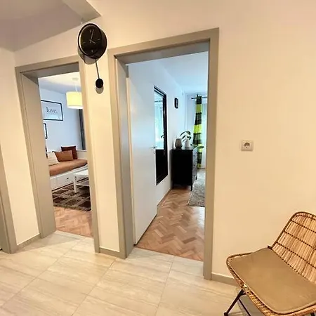 Charming Treasure - Centre *